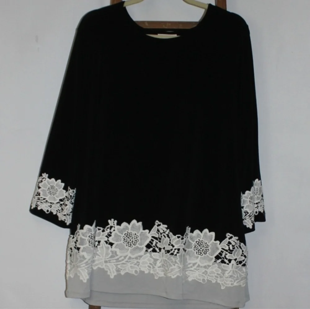 Black Women's Tunic Top with White Lace Hem Like New 3x - Picture 4 of 5